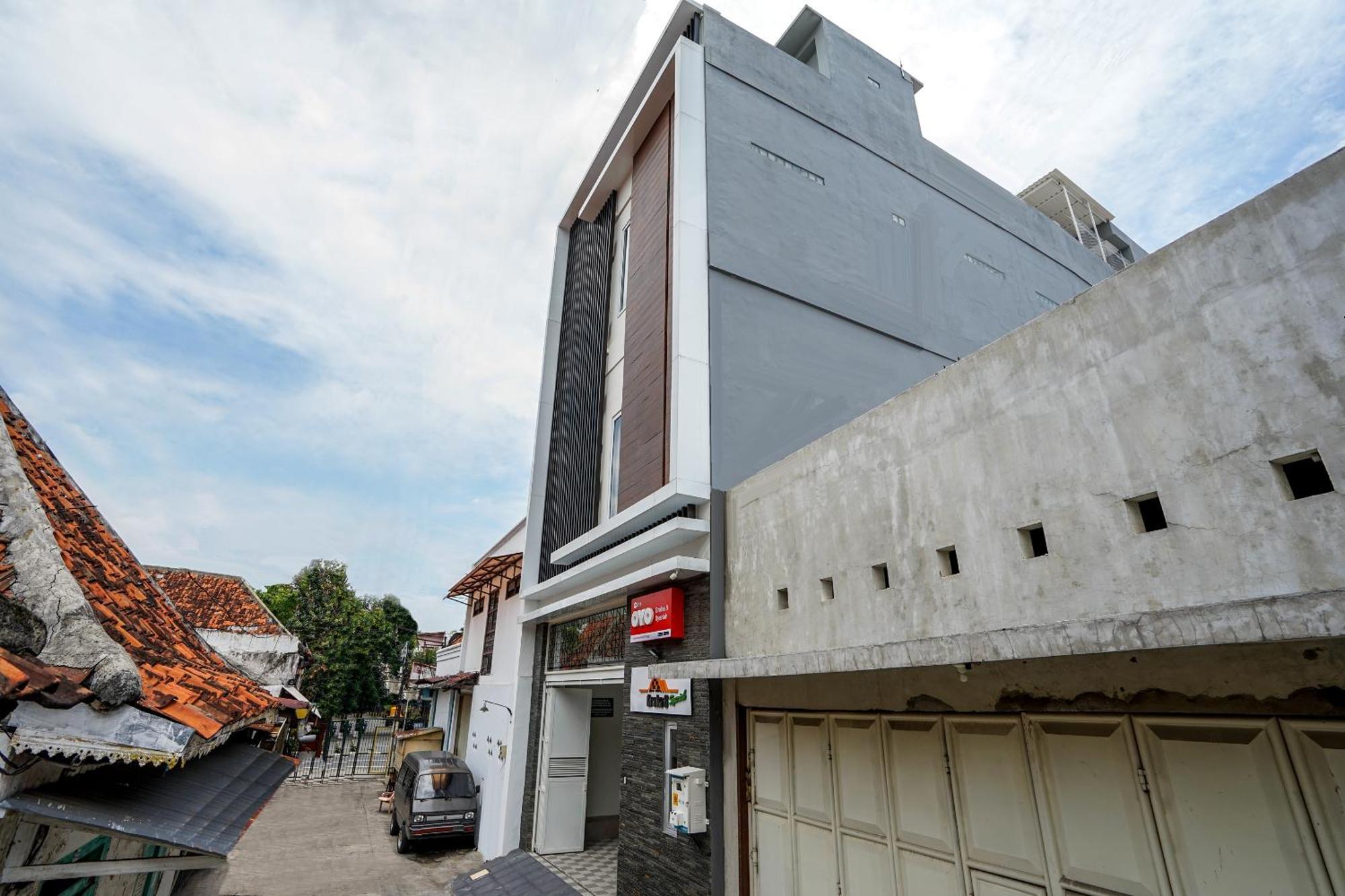 Hotel Super Oyo Capital O 614 Graha 8 Syariah Surabaja Zewnętrze zdjęcie