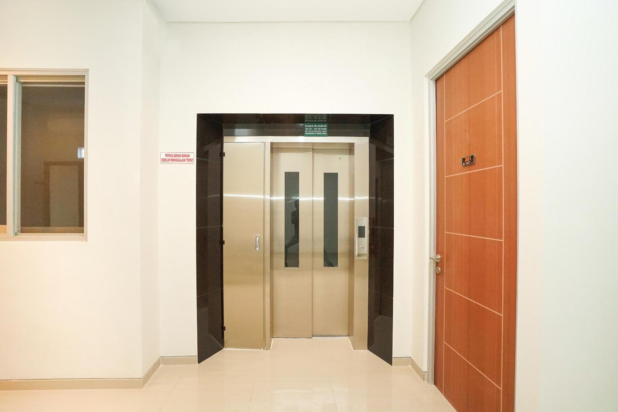 Hotel Super Oyo Capital O 614 Graha 8 Syariah Surabaja Zewnętrze zdjęcie